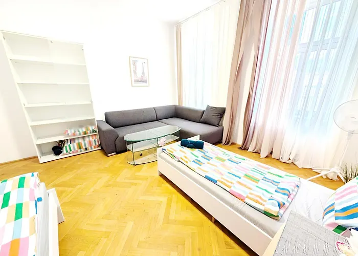 Cozy Next To Lugner Bécs