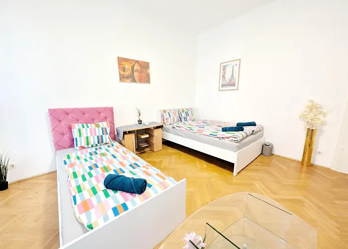 Cozy Next To Lugner Homestay szállás